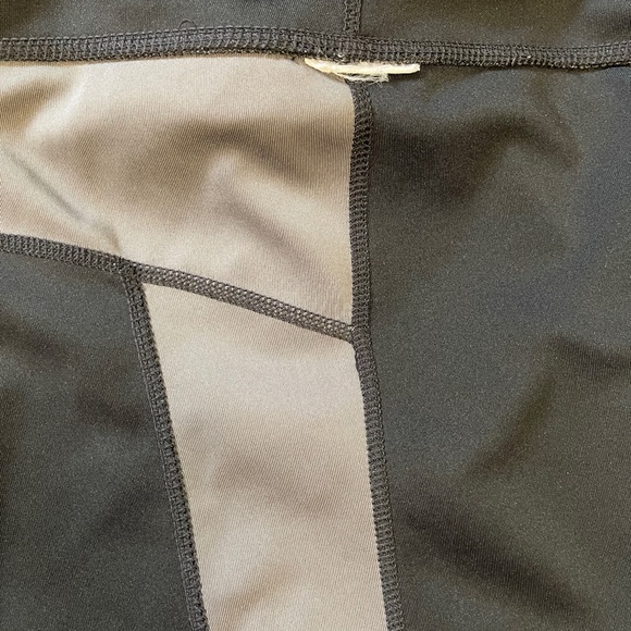 Adidas climalite Capri leggings. - Picture 12 of 12